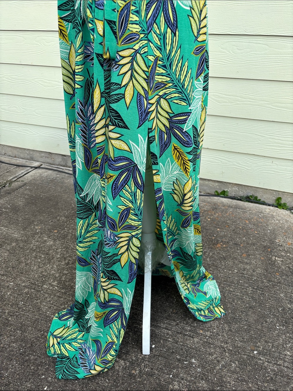 Tropical Leaf Print Maxi Dress - Picture 2 of 4